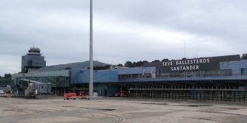 El Gobierno de Cantabria impulsa una campaña para recordar los derechos de los viajeros aéreos