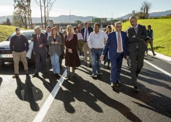 Inaugurada la nueva carretera Viveda-Duález, inversión clave para descongestionar el tráfico en la comarca del Besaya
