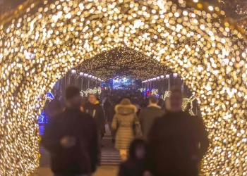 Torrelavega licita el alumbrado navideño y refuerza su programación festiva con nuevas actividades