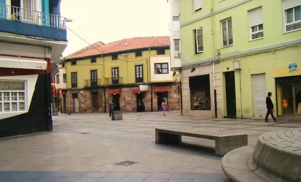 Un hombre de 41 años, ingresado con pronóstico reservado tras ser hallado herido en Torrelavega