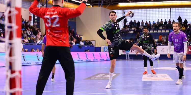 El Bathco BM Torrelavega firma en Guadalajara la mayor goleada de su historia en ASOBAL