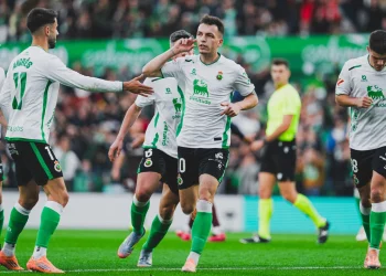 Racing refuerza su coliderato con una contundente victoria sobre el Eibar