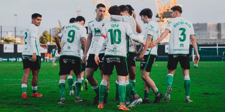 Rayo Cantabria cierra 2025 con otro empate ante el Coruxo y la UD Sámano cae en Carballo