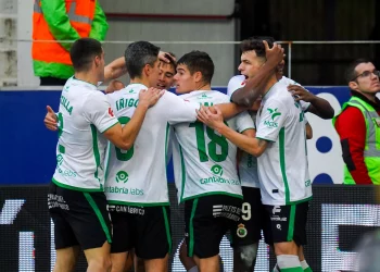 Racing empata en Huesca y cierra 2025 como líder pese a una gris segunda parte