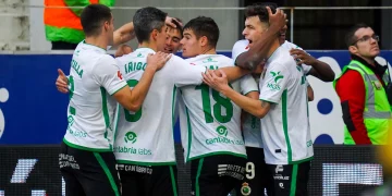 Racing empata en Huesca y cierra 2025 como líder pese a una gris segunda parte