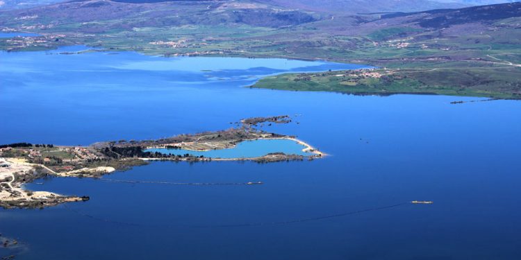 Amplio dispositivo de Cantabria y Burgos para localizar a un piragüista desaparecido en el pantano del Ebro