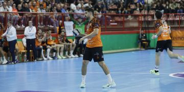 Bathco BM Torrelavega renueva a Juanjo Fernández hasta 2027 como pilar defensivo