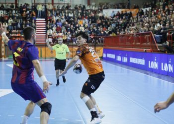 Isidoro Martínez renueva con el Bathco BM Torrelavega hasta 2028 en su décima temporada como naranja