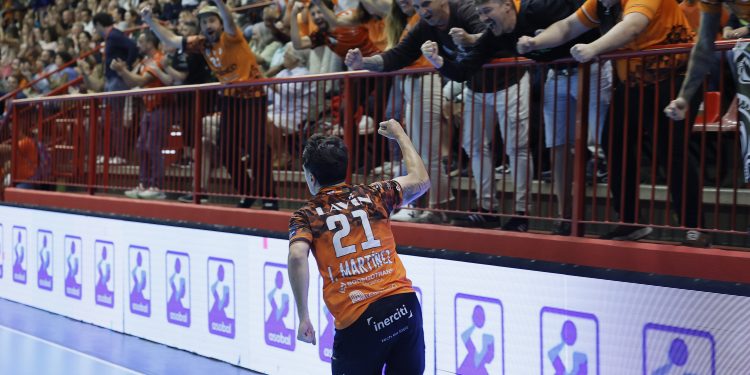 El Bathco Torrelavega lanza el abono de media temporada e incluye el partido contra el Barça