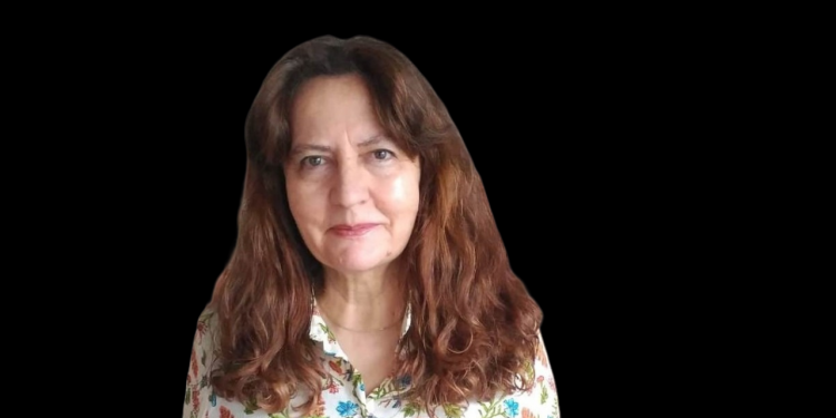 La escritora Rosa Campos presenta en Santander María Cayuela , una mirada a la memoria femenina de la posguerra