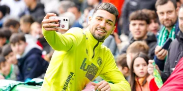 Más de 3.500 aficionados despiden 2025 junto a los futbolistas y técnicos del Racing