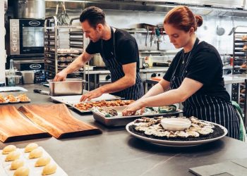 Arranca la mesa del convenio hostelero con CCOO y UGT pidiendo fin a la precariedad