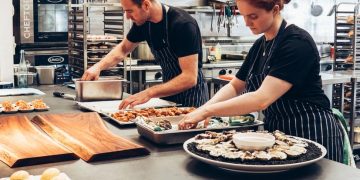 Arranca la mesa del convenio hostelero con CCOO y UGT pidiendo fin a la precariedad