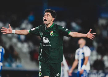 El Racing avanza en la Copa del Rey tras una agónica victoria en la prórroga ante la Ponferradina