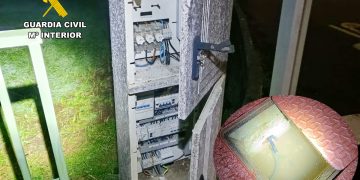 Detenidos dos jóvenes en Meruelo por intentar robar cableado de alumbrado público