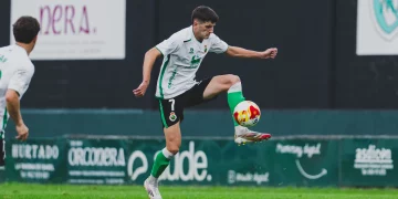 Rayo Cantabria y Unión Deportiva Sámano empatan en un intenso derbi cántabro