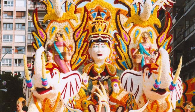 Fiscalía estudia denuncia de ‘Mi Vida Loca’ contra el alcalde de Laredo por irregularidades en la Batalla de Flores