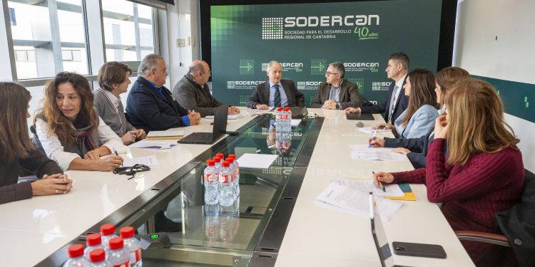 El Gobierno impulsa un Plan Estratégico Industrial hasta 2030 para consolidar a Cantabria como referente en innovación y competitividad