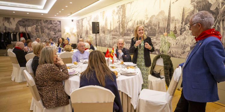 Urrutia destaca el papel de los centros de otras comunidades como aliados del Gobierno para seguir construyendo “una Cantabria de primera”