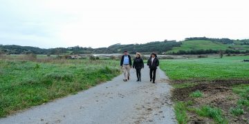 La consejera Susinos visita las obras de mejora de caminos rurales en Bareyo financiadas con fondos de 2024 y 2025