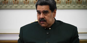 Estados Unidos bombardea Venezuela y Trump anuncia la captura de Maduro y su esposa