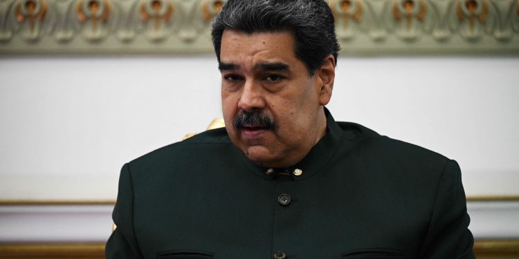 Estados Unidos bombardea Venezuela y Trump anuncia la captura de Maduro y su esposa