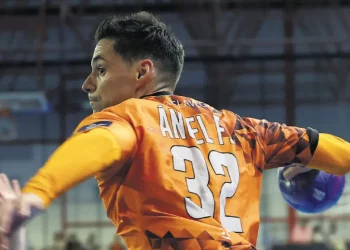 Ángel Fernández, operado con éxito de una lesión en la mano izquierda