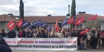 CCOO se concentra frente a la residencia Ballesol de San Felices en apoyo a una trabajadora sancionada