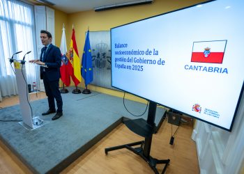 Pedro Casares defiende el impulso del Gobierno de Sánchez a Cantabria frente a la «parálisis» del Ejecutivo autonómico