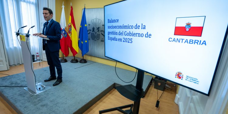 Pedro Casares defiende el impulso del Gobierno de Sánchez a Cantabria frente a la «parálisis» del Ejecutivo autonómico