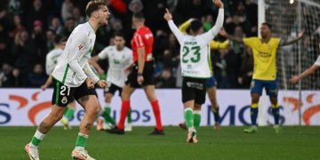 El Racing se desata ante Las Palmas y firma en El Sardinero una noche de líder