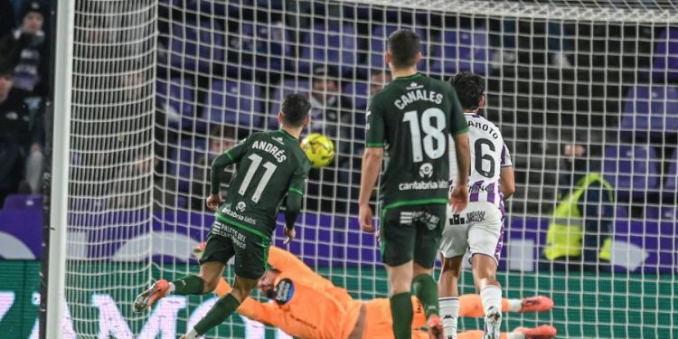 El Racing rescata un punto de oro en el gélido Zorrilla