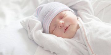 Nel, primer bebé del año en Cantabria, nace a las 00.04 horas en Valdecilla