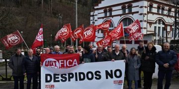 La plantilla de Repsol Electricidad y Gas protesta en Aguayo por el despido de un trabajador