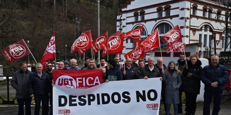 La plantilla de Repsol Electricidad y Gas protesta en Aguayo por el despido de un trabajador