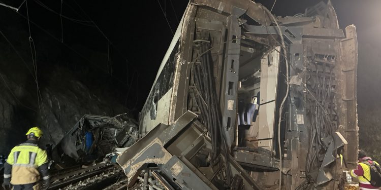 España vive una tragedia ferroviaria en Adamuz: 39 muertos y más de 150 heridos en el choque de dos trenes de alta velocidad