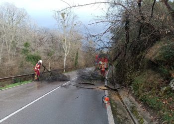 La borrasca Ingrid arrasa Cantabria con vientos huracanados y deja cientos de incidencias