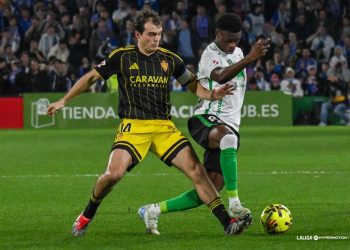 El Racing despierta tarde y se queda sin puntos ante un Zaragoza que golpeó primero y resistió en El Sardinero