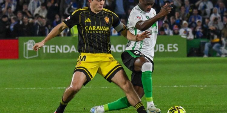 El Racing despierta tarde y se queda sin puntos ante un Zaragoza que golpeó primero y resistió en El Sardinero