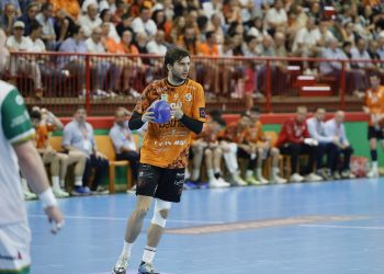 Nicolai Colunga renueva con el Bathco BM Torrelavega hasta 2028 y se convierte en el gran emblema de la Cantera Naranja