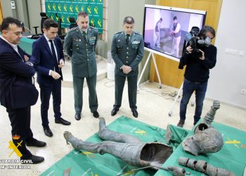 Detenido en Santander un joven de 22 años por el robo de la estatua de Seve Ballesteros en Pedreña