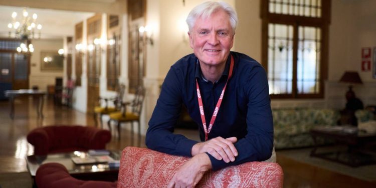 “Si alguien quisiera hacer daño, hoy es más fácil fabricar una bomba que una célula sintética”: Bert Poolman