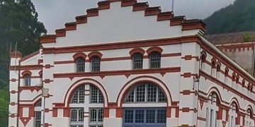 UGT-FICA se concentra en Aguayo Torina contra el despido de un trabajador del Grupo Repsol