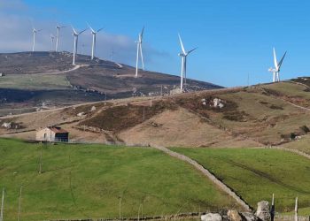 Los colectivos vecinales denuncian que el PROT eólico condena la Cantabria rural al vaciamiento y la ruina