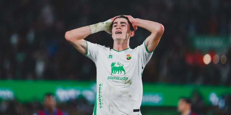 El Racing cae dignamente ante un Barça campeón de la Supercopa