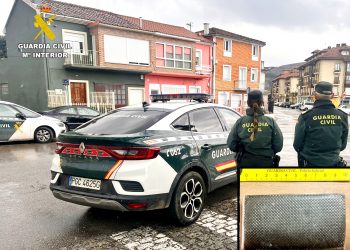 Detenidos dos vecinos de Santa María de Cayón por tráfico de hachís en Sarón