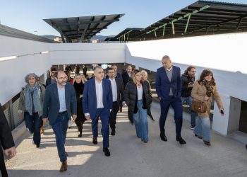 El nuevo aparcamiento en altura del Mercado Nacional de Ganados suma 223 plazas y centraliza servicios municipales en Torrelavega