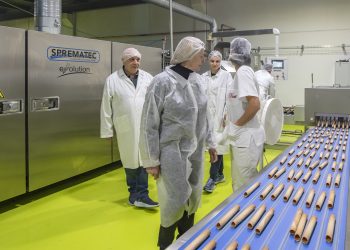Susinos visita Barquillos y Galletas Tanis, ejemplo de innovación agroalimentaria en los Valles Pasiegos