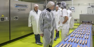 Susinos visita Barquillos y Galletas Tanis, ejemplo de innovación agroalimentaria en los Valles Pasiegos