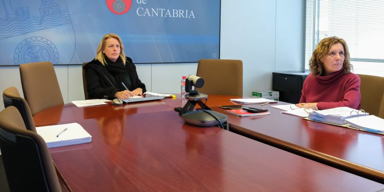 Cantabria reclama a Planas más protección para el campo ante el acuerdo con Mercosur y una rebaja del recorte de verdel